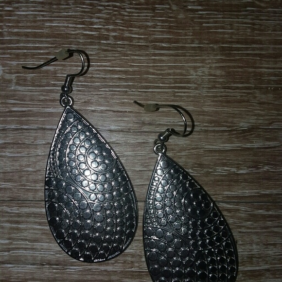 Drop patterned earrings - Picture 2 of 2